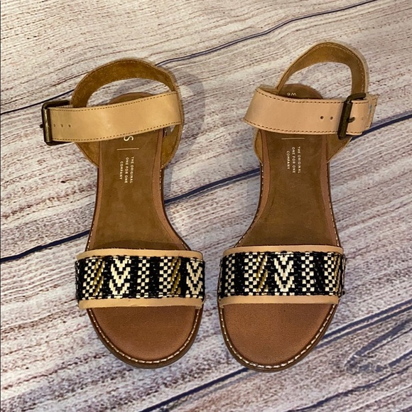 TOMS Shoes - NWOT TOMS SANDALS